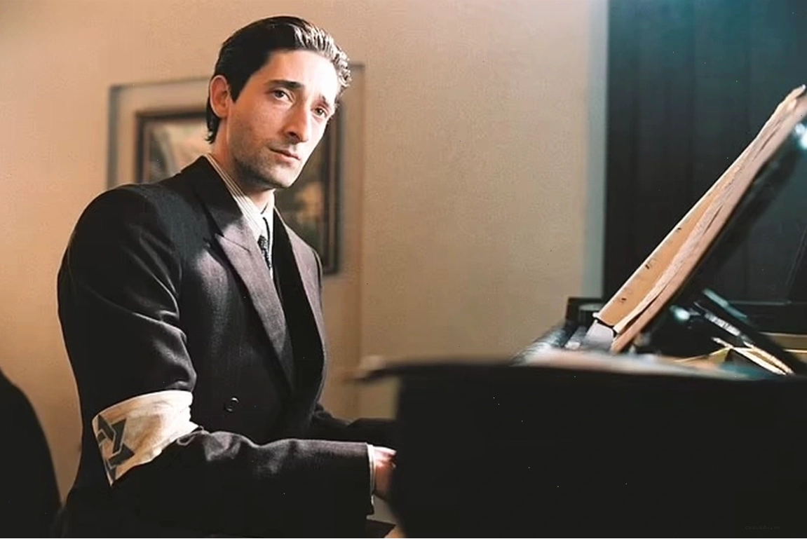 Adrien Brody trong vai Władysław Szpilman trong phim The Pianist