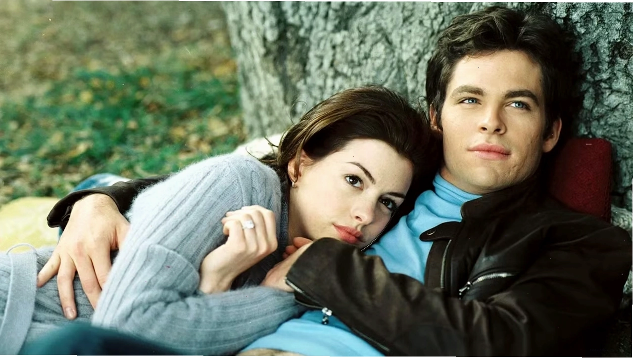 Anne Hathaway và Chris Pine trong Nhật Ký Công Chúa phần 2