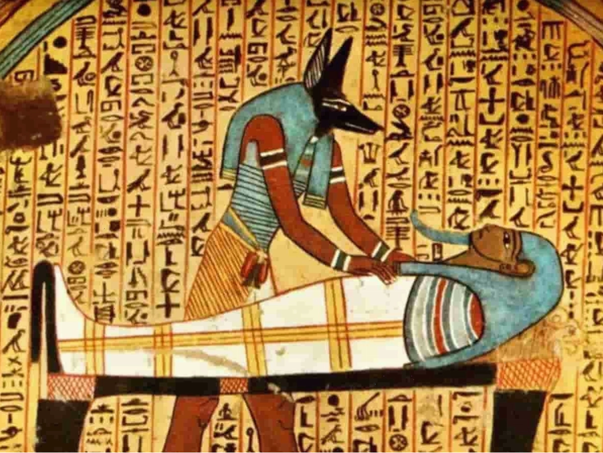 Anubis, thần hộ mệnh của người chết trong phim Gods Of Egypt