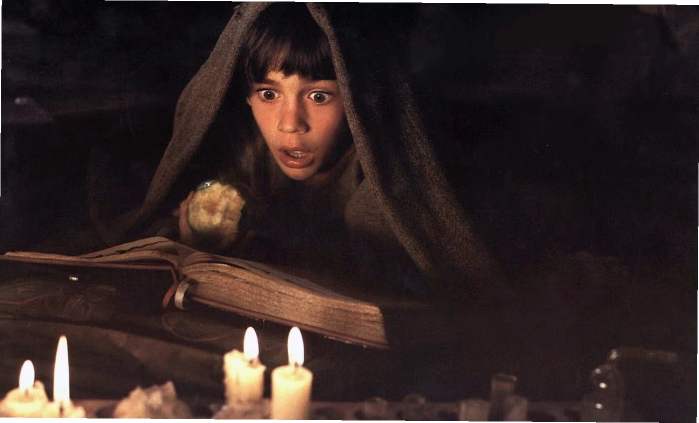 Atreyu cưỡi trên lưng chú rồng may mắn Falkor