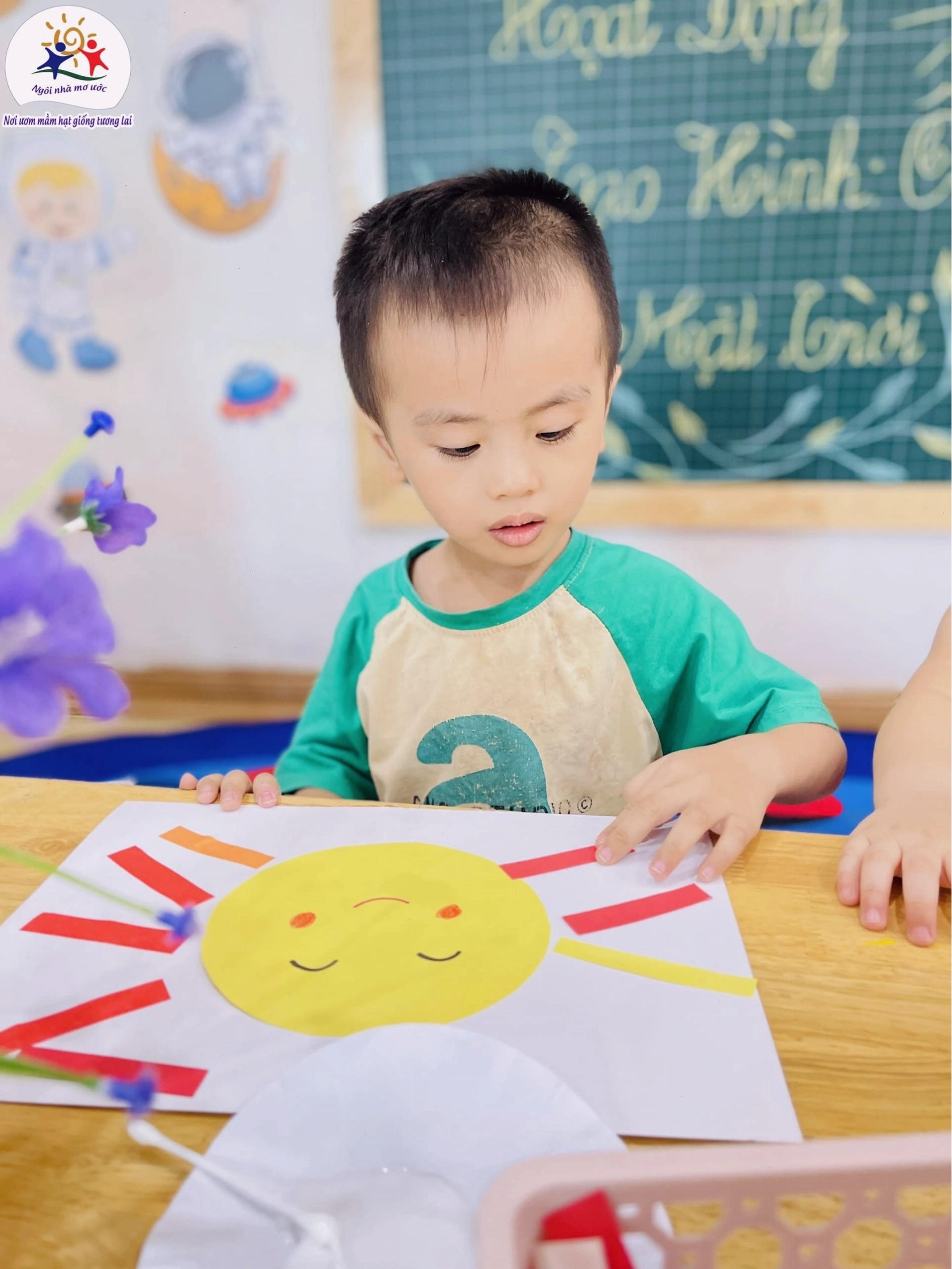 Bé tự tay làm sản phẩm ông mặt trời
