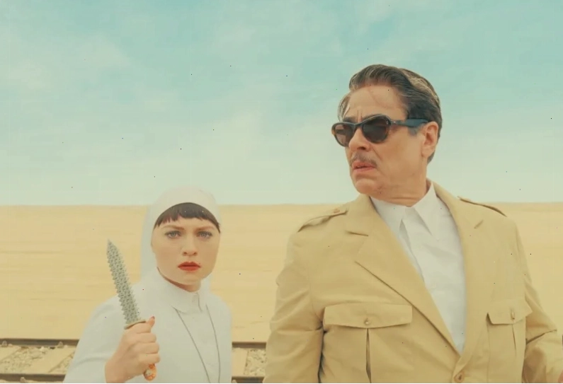 Benicio Del Toro trong phim The Phoenician Scheme của Wes Anderson