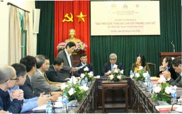Bìa sách Gái Già Xì Tin (Tái Bản)