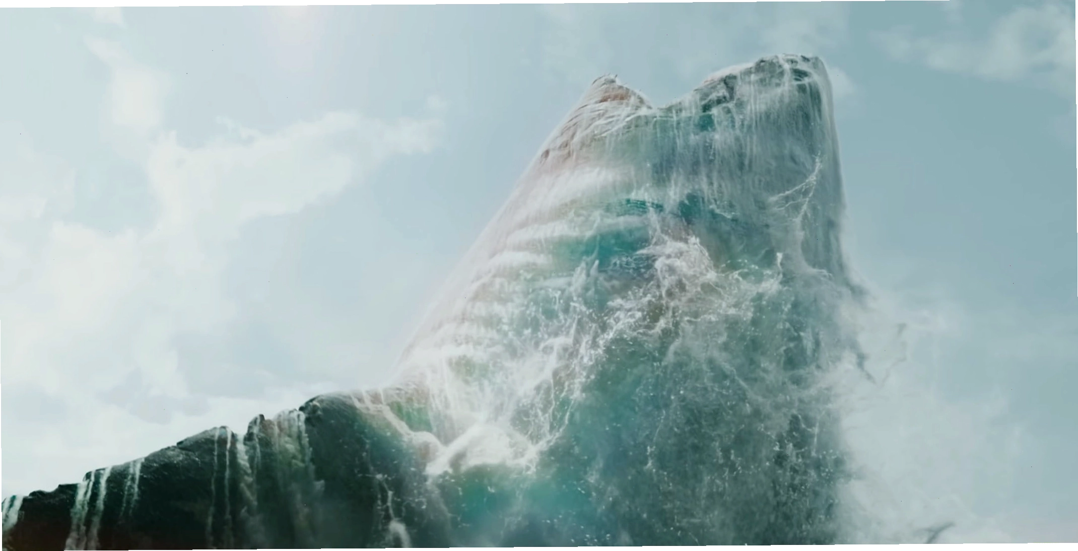 Cá mập Megalodon khổng lồ săn mồi trong phim Cá Mập Siêu Bạo Chúa 2