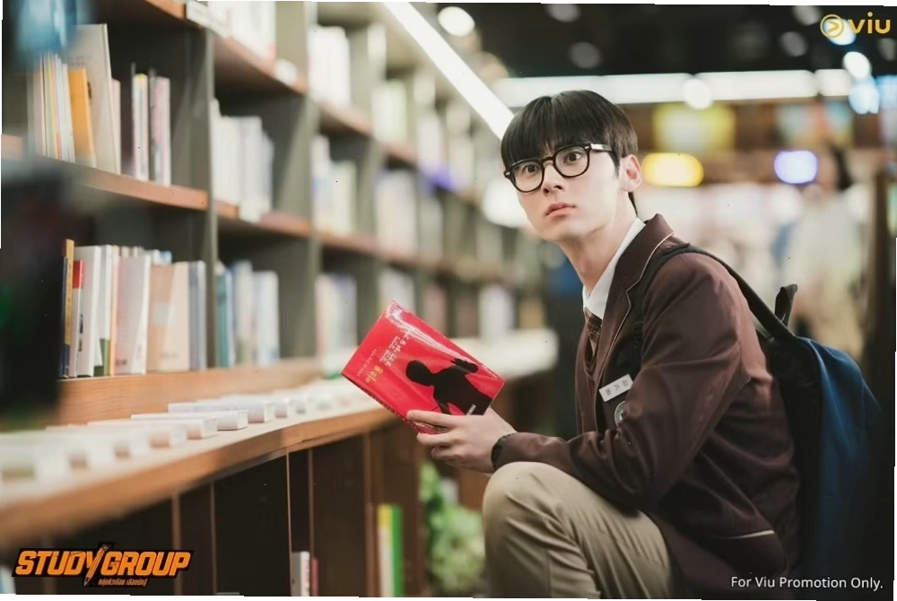 Các thành viên nhóm học tập đoàn kết vượt qua thử thách