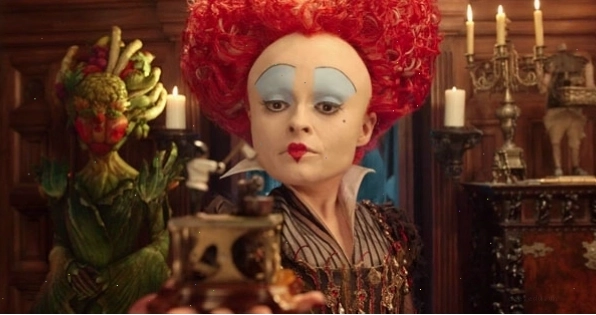 Cận cảnh Nữ hoàng Đỏ và Nữ hoàng Trắng trong Alice Through the Looking Glass