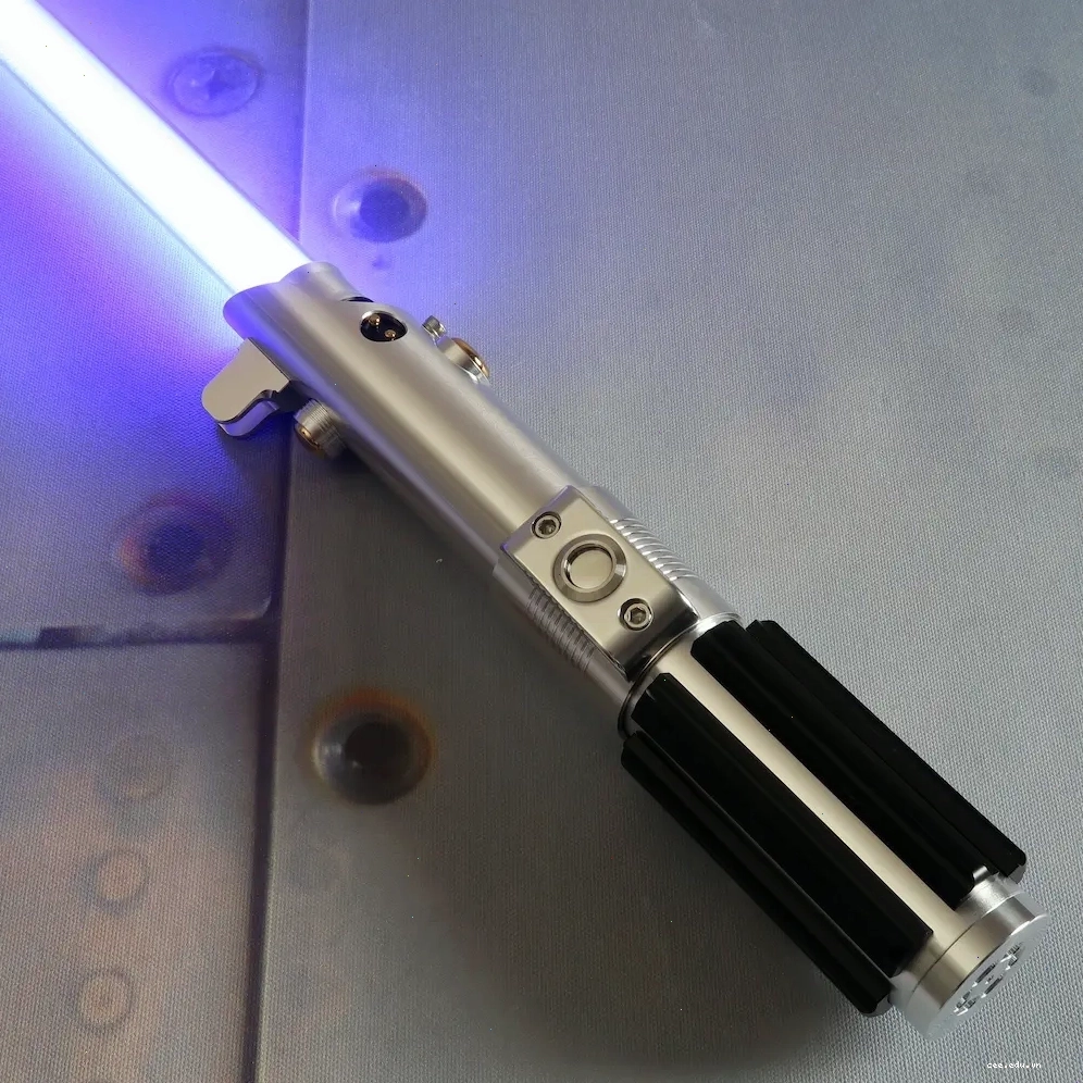 Cận cảnh thiết kế Anakin lightsaber
