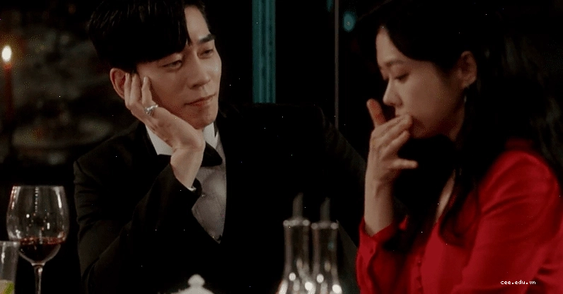 Cận vệ Chun Woo Bin trong phim Nội chiến Hoàng gia