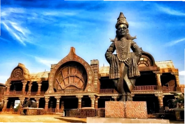 Cảnh lãng mạn giữa Chandragupta và Durdhara trong Vị Vua Huyền Thoại