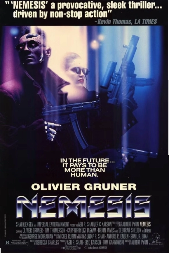 Cảnh phim Blade Runner với không khí tương lai đen tối đặc trưng