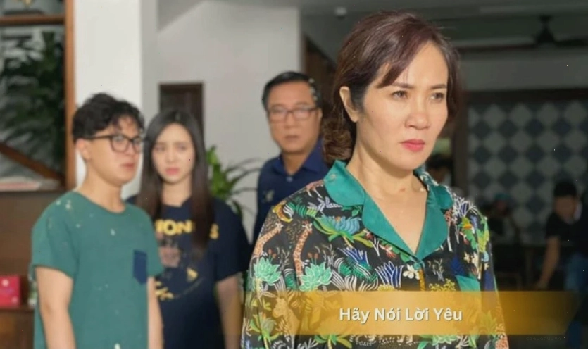 Cảnh phim gia đình Việt Nam ấm áp bên mâm cơm