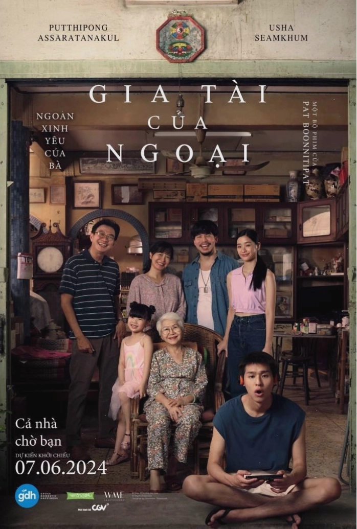 Cảnh phim M chăm sóc bà ngoại trong Gia Tài Của Ngoại