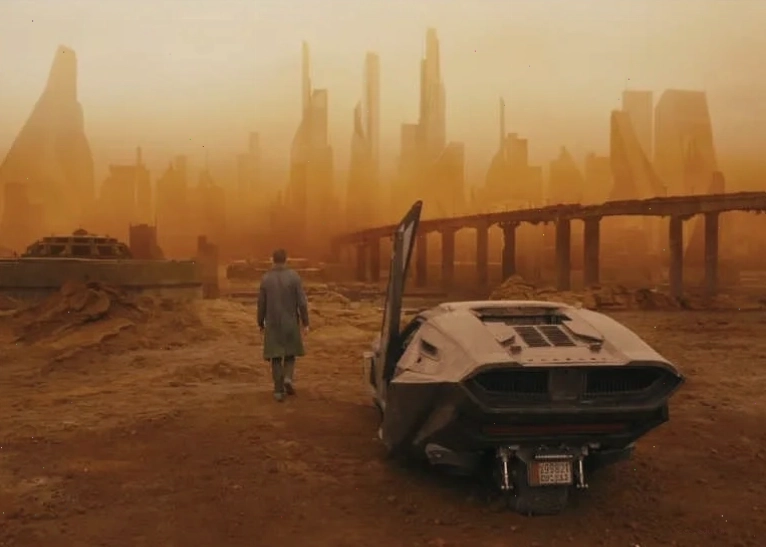 Cảnh quan thành phố tương lai u ám trong Blade Runner 2049