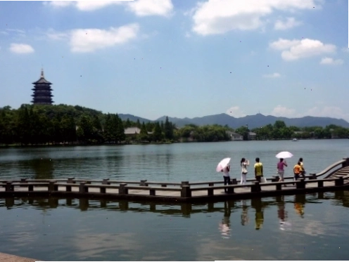 Cầu Đoạn Kiều và tháp Lôi Phong, bối cảnh lãng mạn và đầy bi kịch trong truyện Bạch Xà