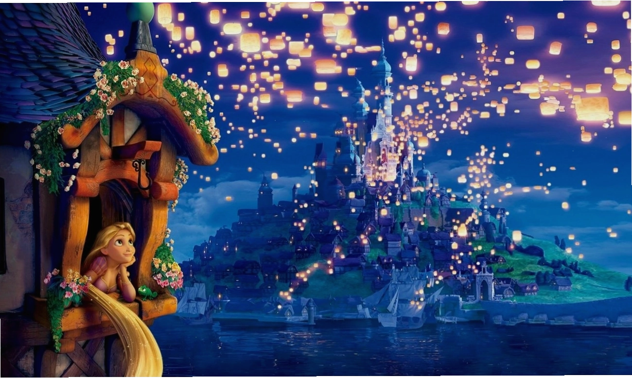 Công chúa tóc mây Rapunzel với mái tóc vàng óng ả