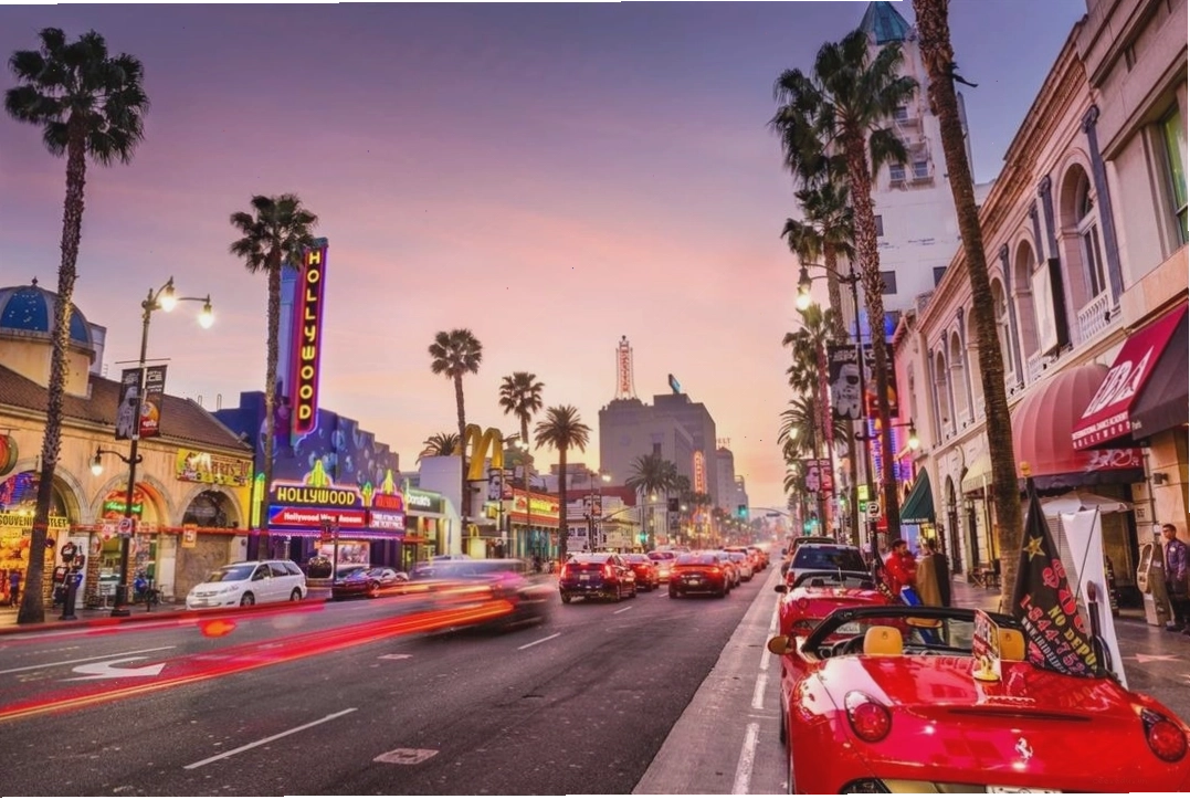 Đại lộ Danh vọng Hollywood với những ngôi sao tên người nổi tiếng