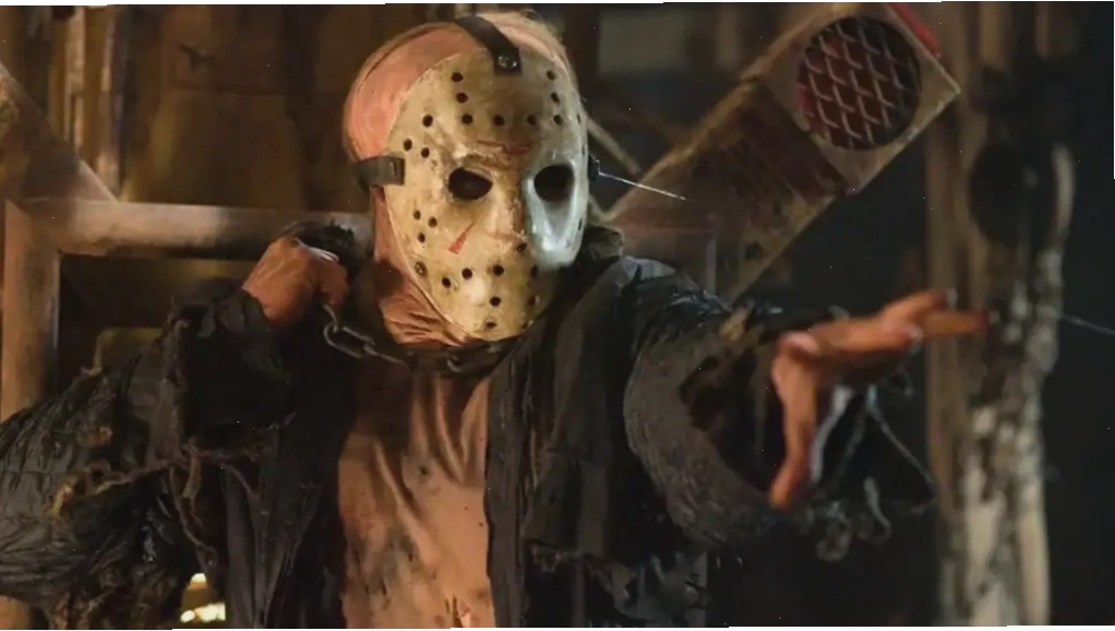 Derek Mears thể hiện sự uy nghiêm trong một vai diễn khác