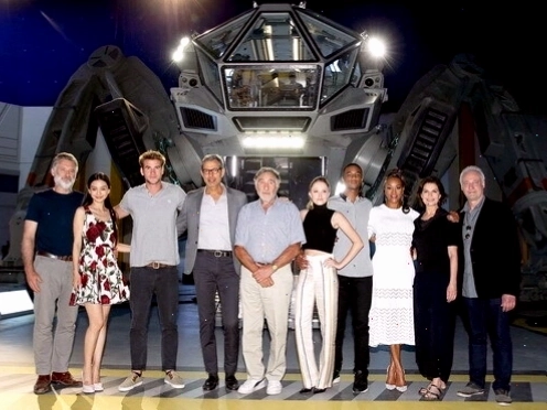 Đoàn phim Independence Day: Resurgence chụp ảnh kỷ niệm