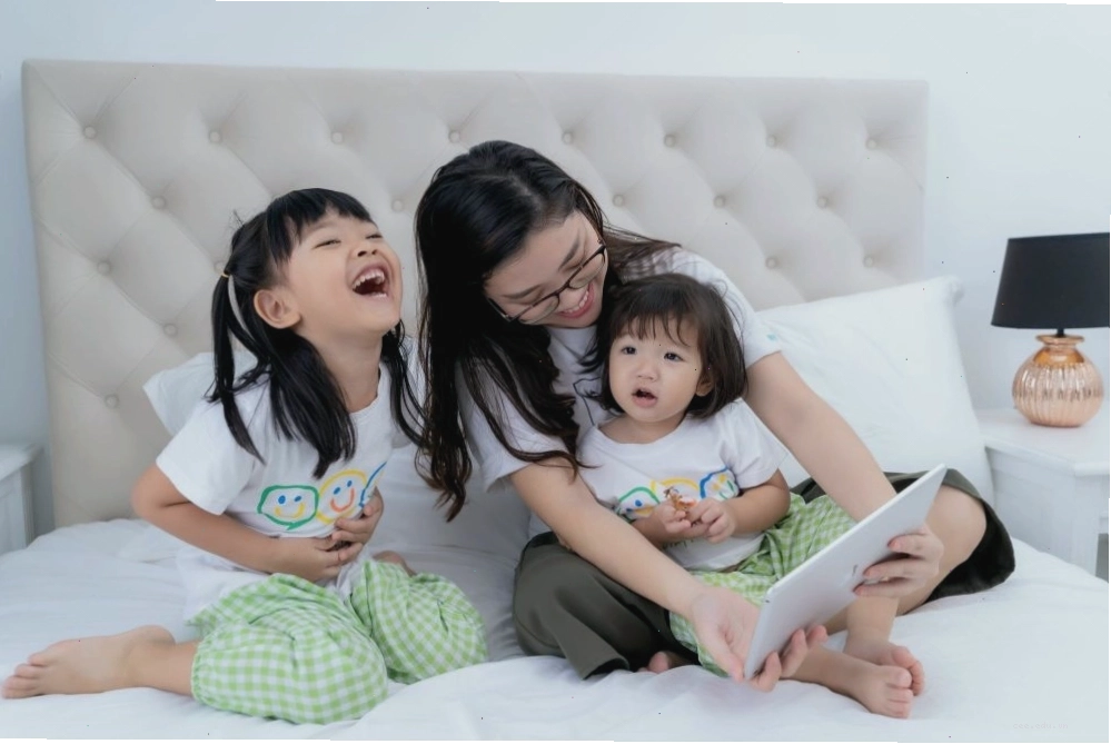 Đồng hành cùng con xem hoạt hình giúp tăng cường tương tác và hiệu quả học hỏi