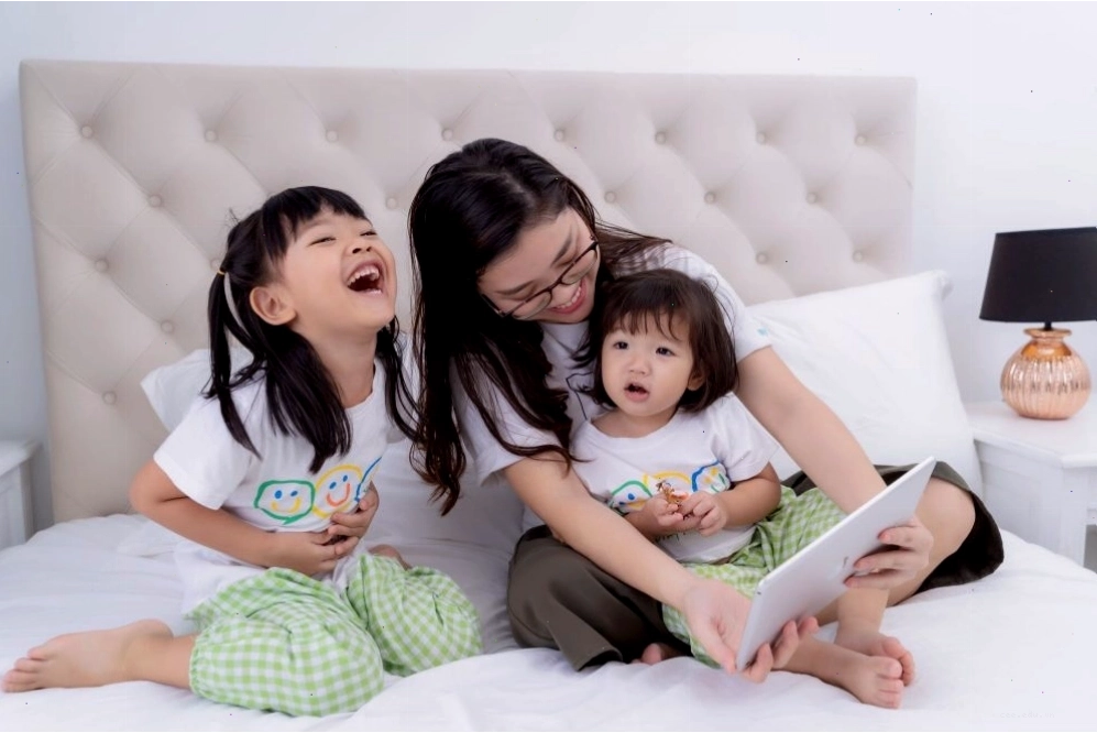 Đồng hành cùng con xem hoạt hình giúp tăng cường tương tác và hiệu quả học hỏi
