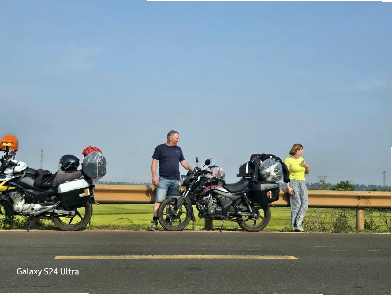 Du khách trải nghiệm dịch vụ Easy Rider tại Việt Nam