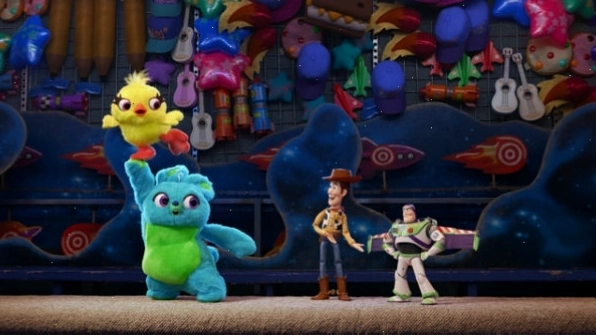 Ducky và Bunny, cặp đôi thú nhồi bông hài hước trong Toy Story 4