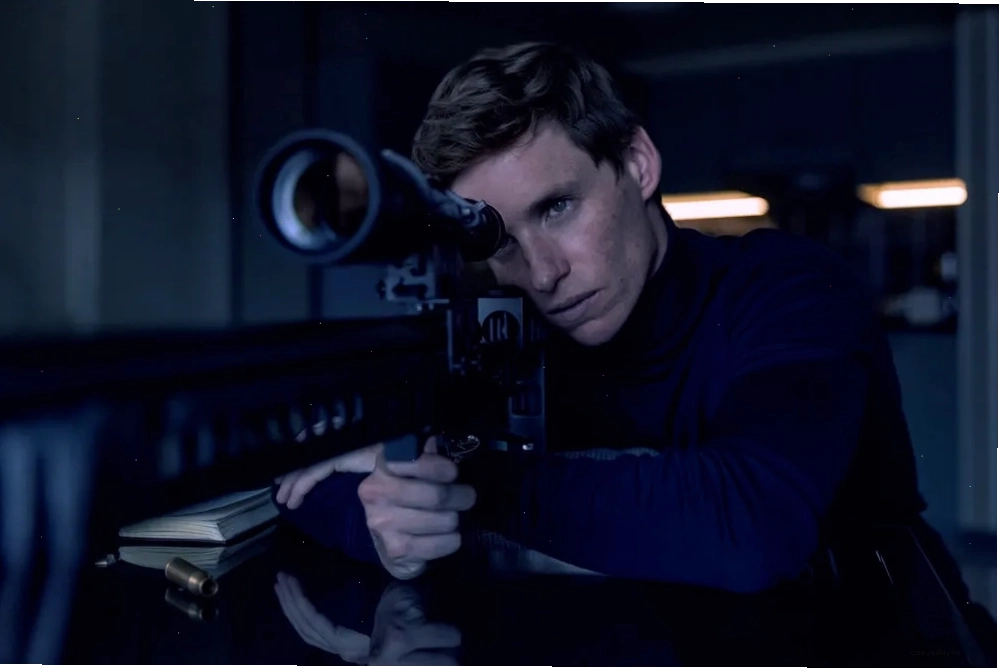 Eddie Redmayne trong vai The Jackal, chuẩn bị cho một vụ ám sát
