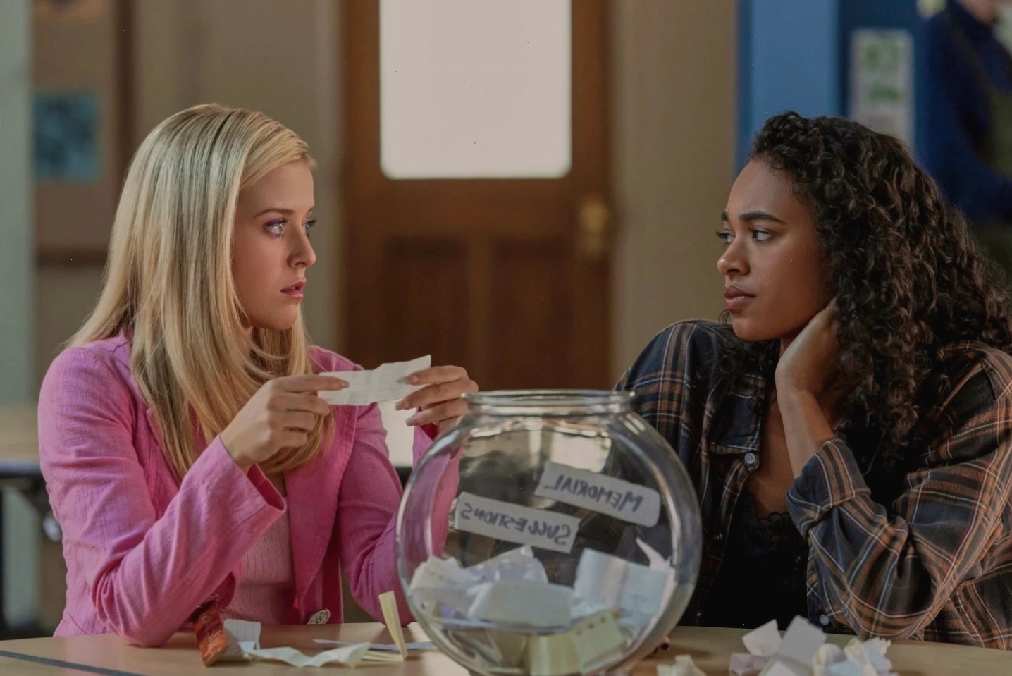 Elle Woods thời thiếu niên đối mặt với sự khác biệt tại trường học mới