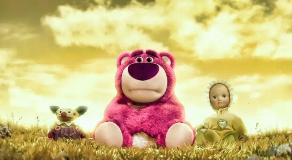 Gấu Lotso bị bỏ rơi trong quá khứ