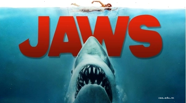 Hàm Cá Mập - Jaws (1975) với hình ảnh cá mập tấn công