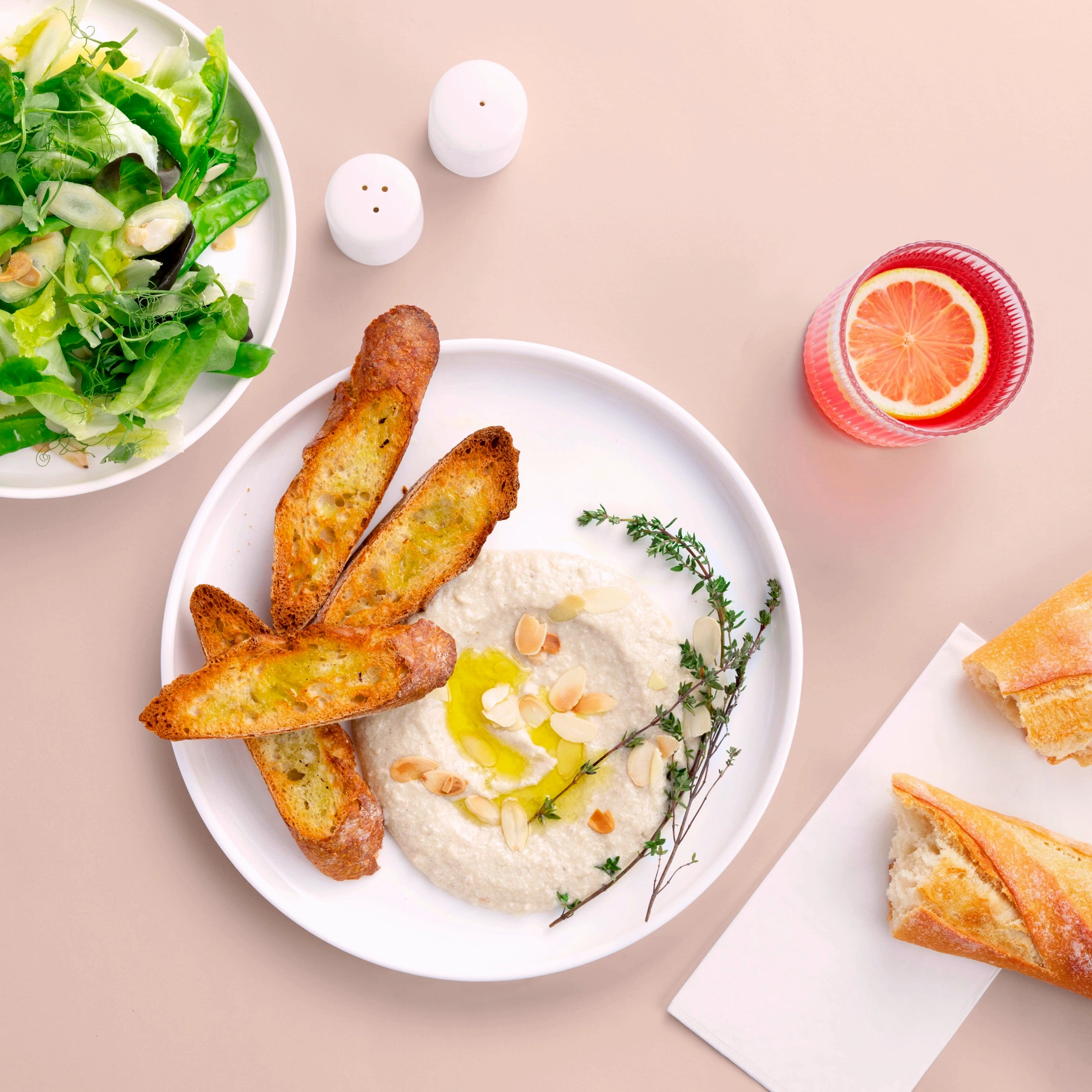 Hình ảnh bánh Amélie với các họa tiết trang trí tinh xảo