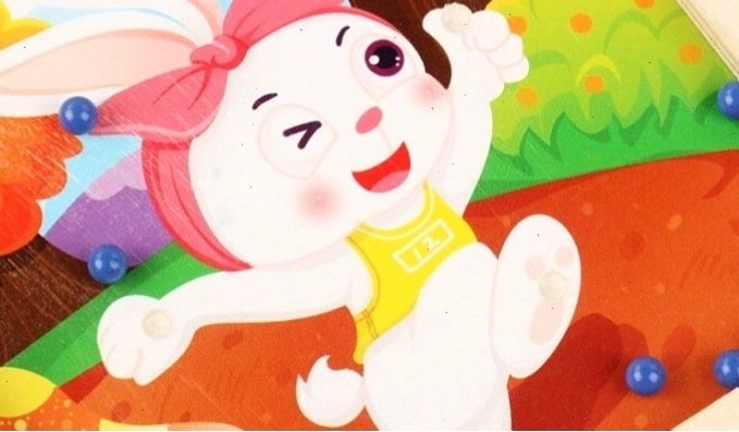 hình ảnh chú thỏ trắng dễ thương ôm cà rốt