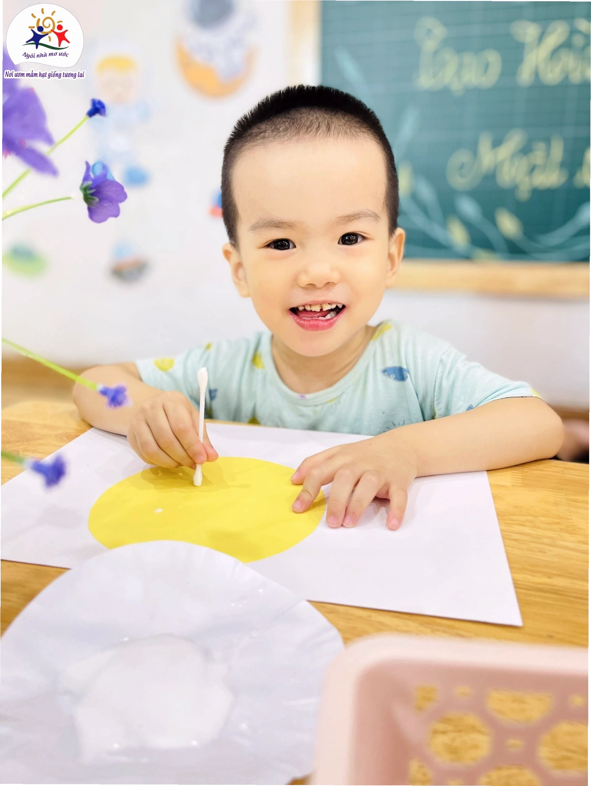 Hoạt động tạo hình ông mặt trời của Trường Mầm Non Ngôi Nhà Mơ Ước