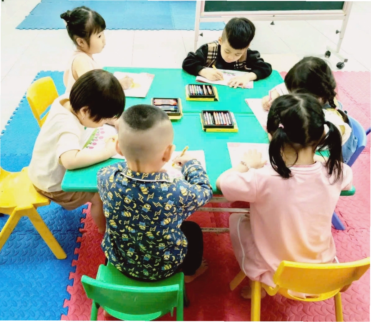 Hoạt động tạo hình ông mặt trời giấy màu