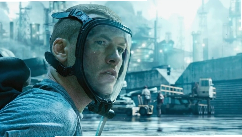 Jake Sully lần đầu đặt chân lên Pandora với cơ thể Avatar