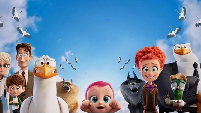 Junior và Tulip trên hành trình mang bé gái về với gia đình trong Storks