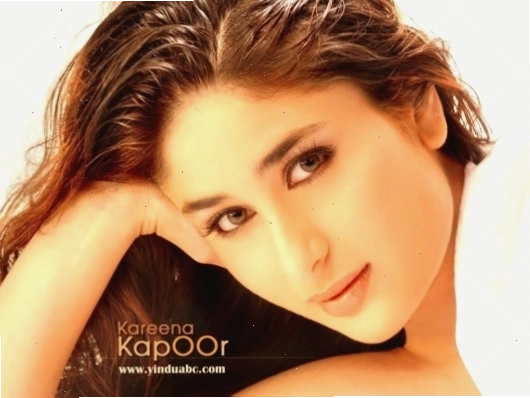 Kareena Kapoor trong một sự kiện thảm đỏ