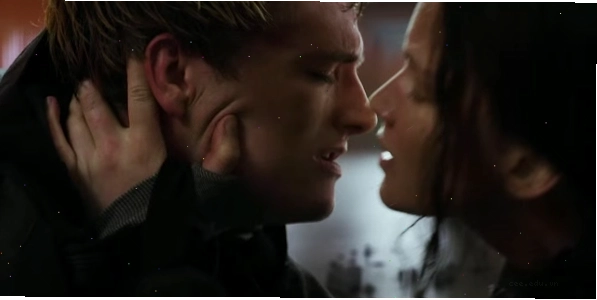 Katniss Everdeen với biểu tượng Húng nhại