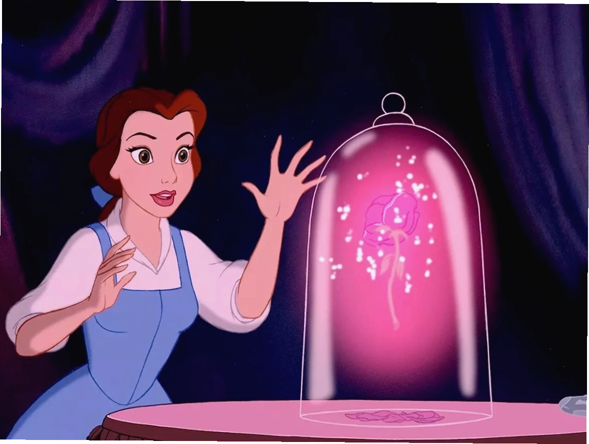 Khung cửa sổ kính màu trong phim Beauty and the Beast