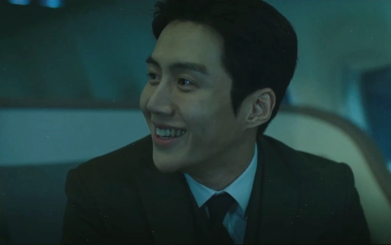Kim Seon Ho trong vai Quý Công Tử, được ví như Joker bản Hàn