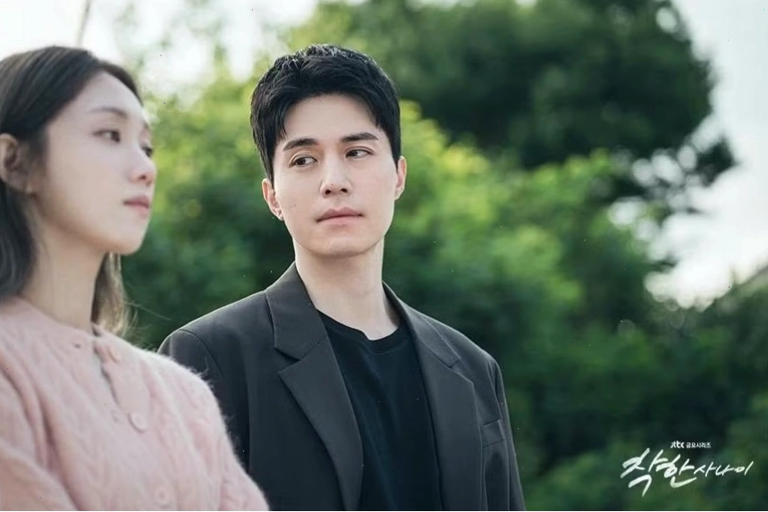 Lee Dong Wook và bạn diễn trong phim The Nice Guy