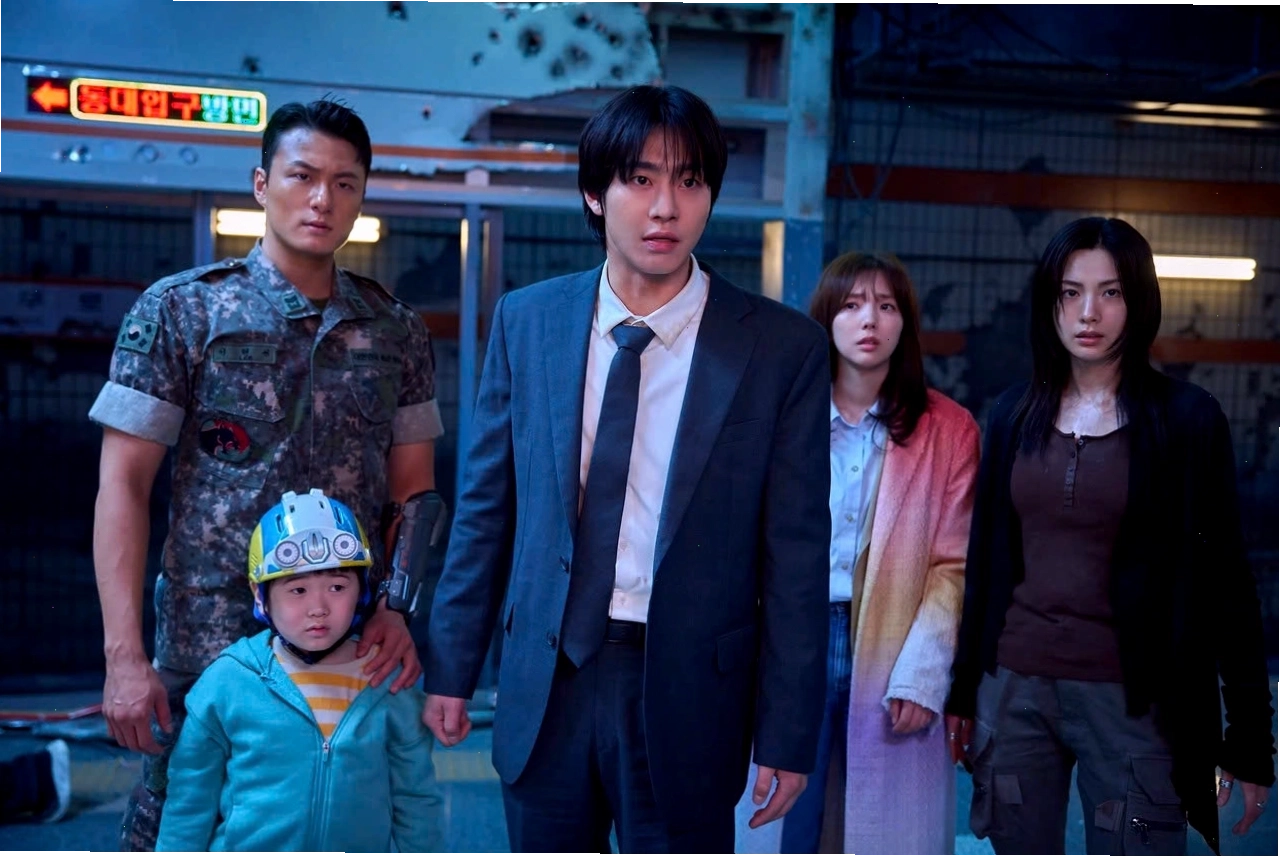 Lee Min-ho trong vai Yu Jeong-hyeok, người hùng của phim Toàn Trí Độc Giả