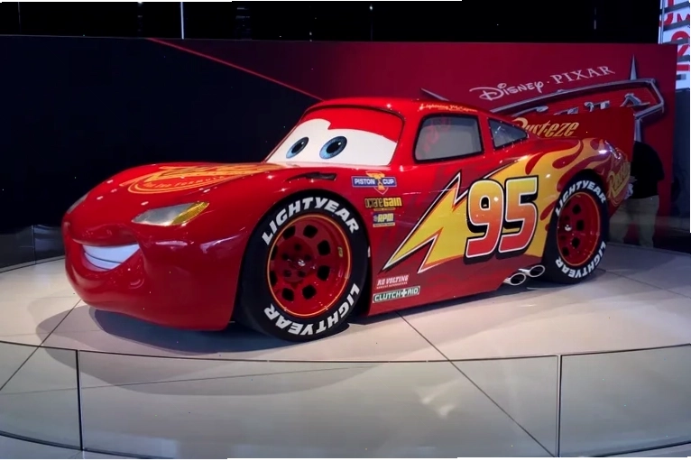 Lightning McQueen Detroit - Mô tả chi tiết về nguồn cảm hứng thiết kế của xe