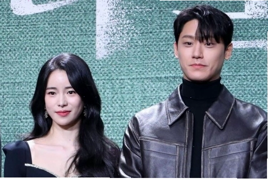 Lim Ji Yeon chia sẻ sự chủ động trong tình yêu với bạn trai kém tuổi Lee Do Hyun