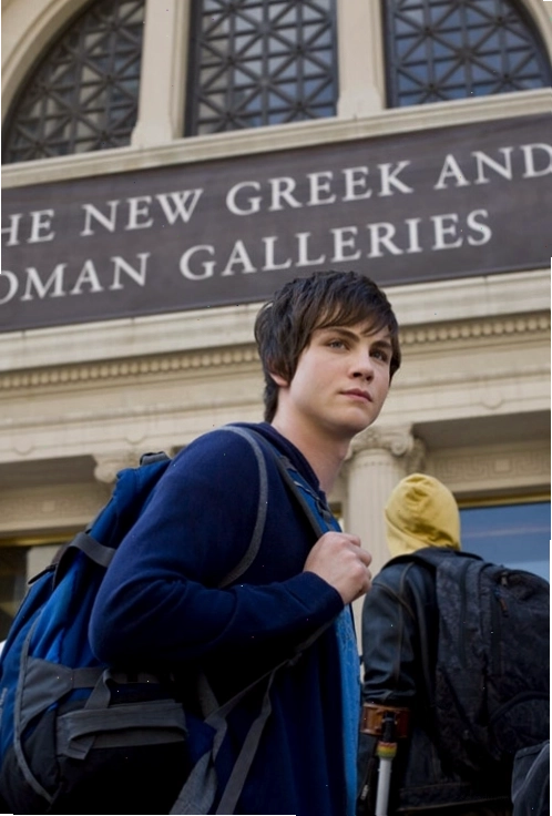 Logan Lerman thủ vai Percy Jackson trong phim Kẻ Đánh Cắp Tia Chớp