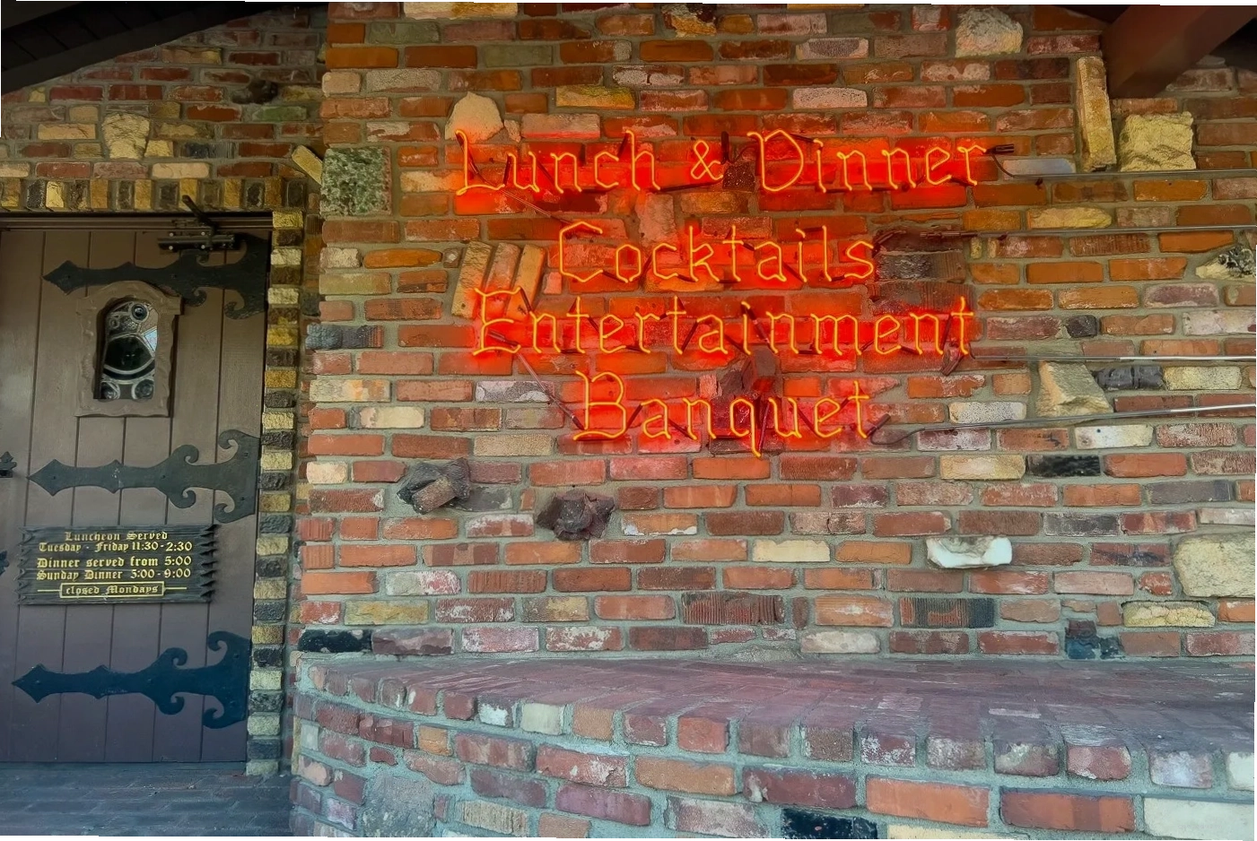 Magic Lamp Inn tại Rancho Cucamonga, California