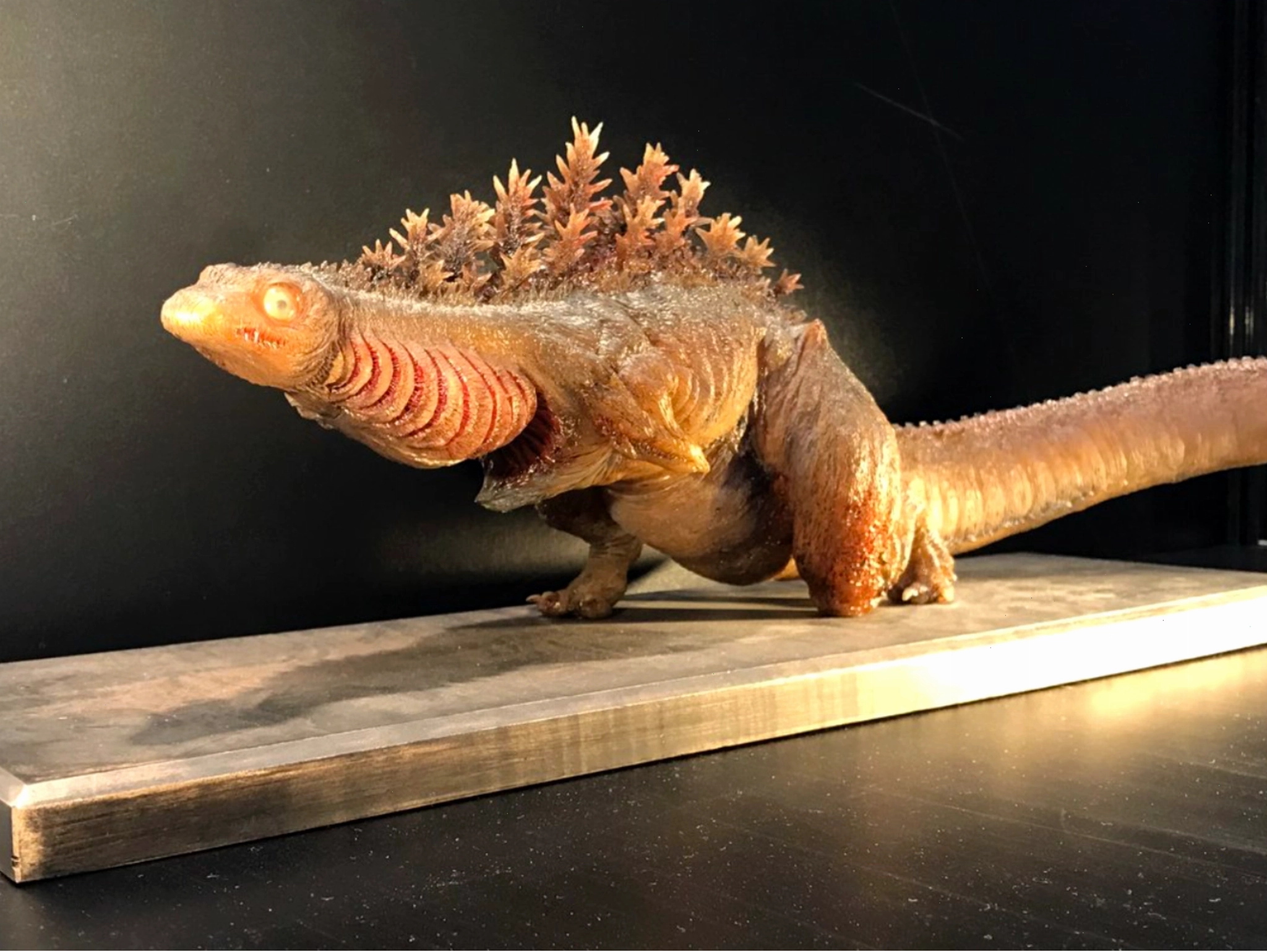 Mô hình hình thái thứ 2 của Godzilla với phần đầu thay thế (khi ngậm miệng)