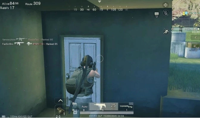 Người chơi đang loot đồ trong một ngôi nhà ở Knives Out