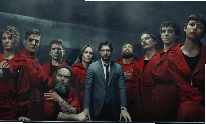 Nhóm cướp trong phim Money Heist với trang phục đỏ đặc trưng