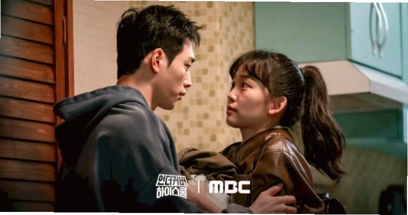 Nhóm học sinh trong một bộ phim Hàn Quốc về bạo lực học đường